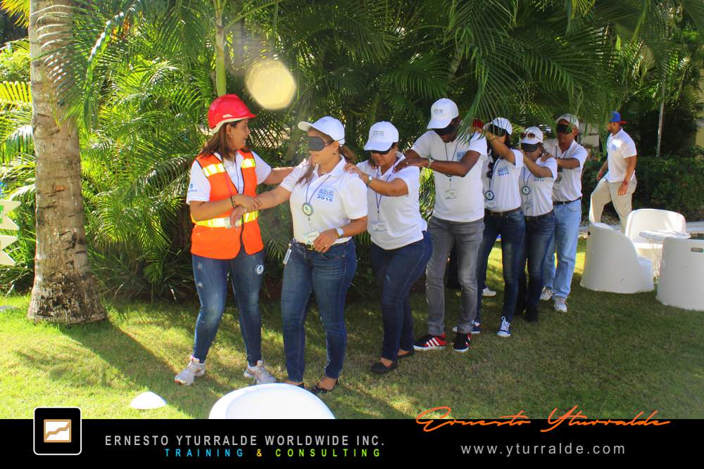 Team Building Colombia | Dinámicas vivenciales con cuerdas bajas para la integración de equipos