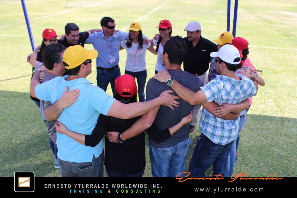 Team Building Colombia | Dinámicas corporativas con talleres de cuerdas para fortalecer valores